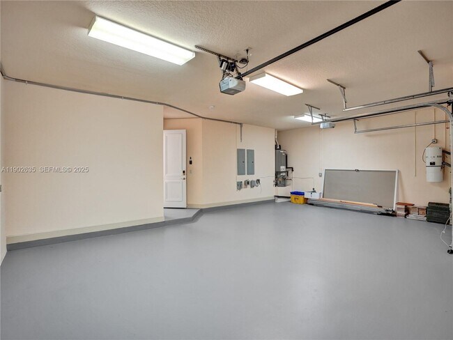 Building Photo - 16291 Bristol Pointe Dr