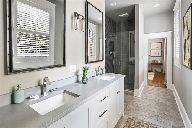 Building Photo - 635 Bonaventure Ave NE