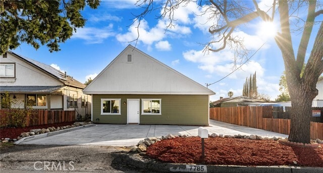 Building Photo - 7785 Vineyard Ave