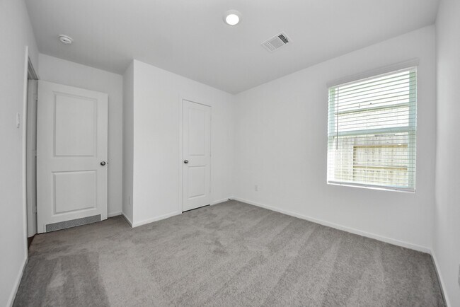 Building Photo - 10411 Birds Nest Dr