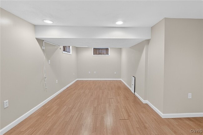 Building Photo - 111 Patricia Ln