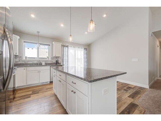 Building Photo - 1731 Riverside Dr