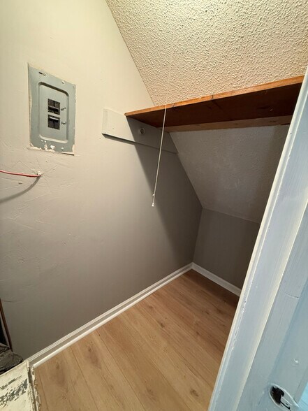 Building Photo - 1405 Harth Dr