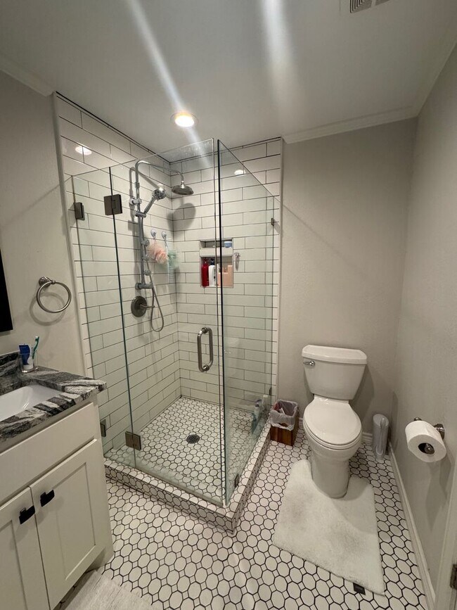 Building Photo - Beautifully Maintained Corner Lot Waco Home