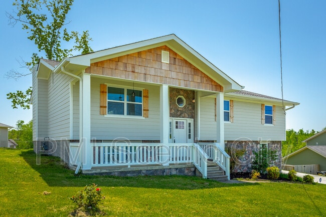 Building Photo - 8128 Fallen Maple Dr