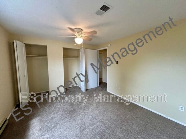 Building Photo - 718 Southfield Ct