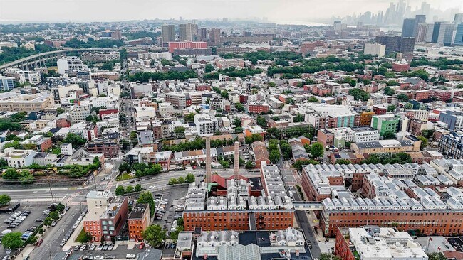 Building Photo - 187 Wayne St