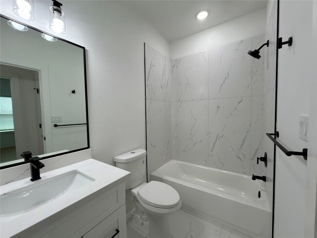 Building Photo - 1806 Benson St