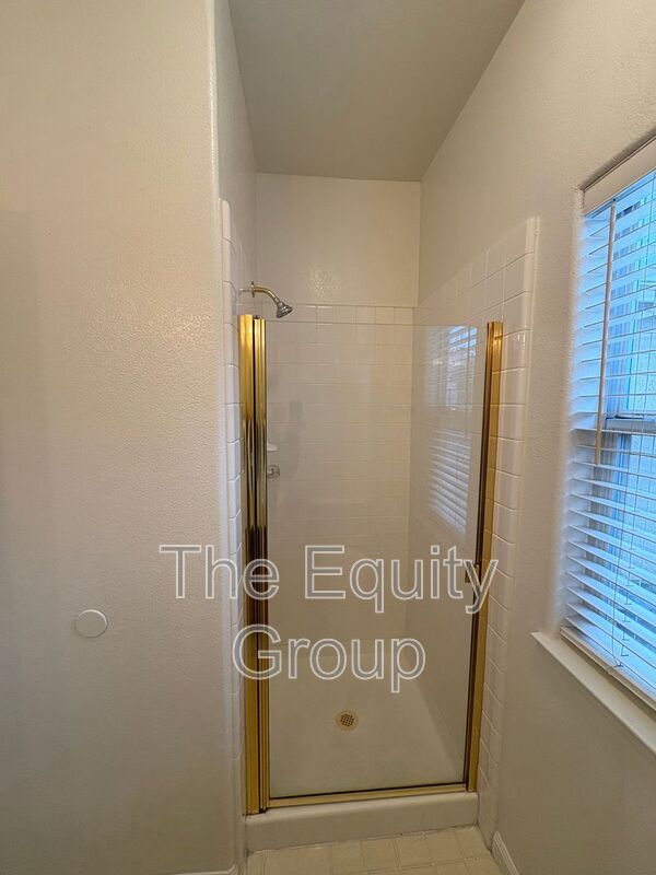 Building Photo - 2650 S Peppertree St