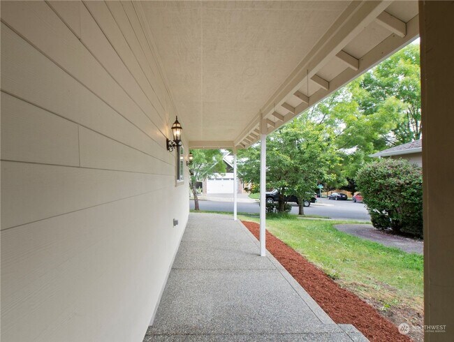 Building Photo - Listed For Rent