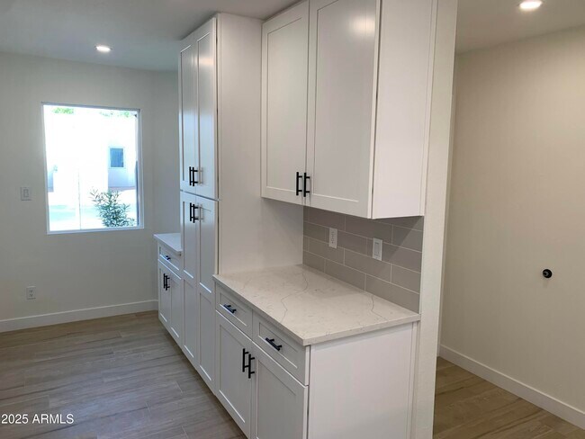 Building Photo - 7721 E Sandalwood Dr