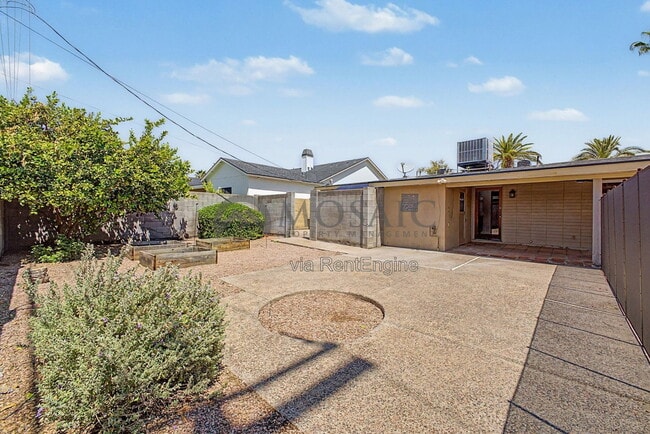 Building Photo - 3333 E Medlock Dr