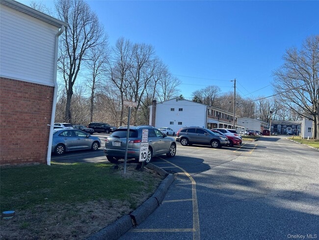 Building Photo - 63 Kenwood Dr