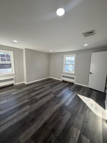 Building Photo - 115 Marconi St