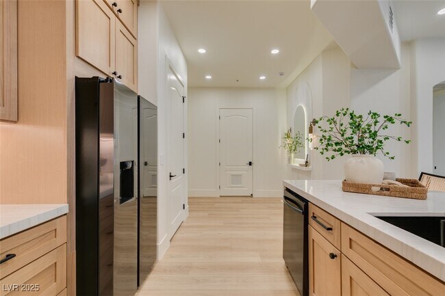 Building Photo - 32 E Serene Ave