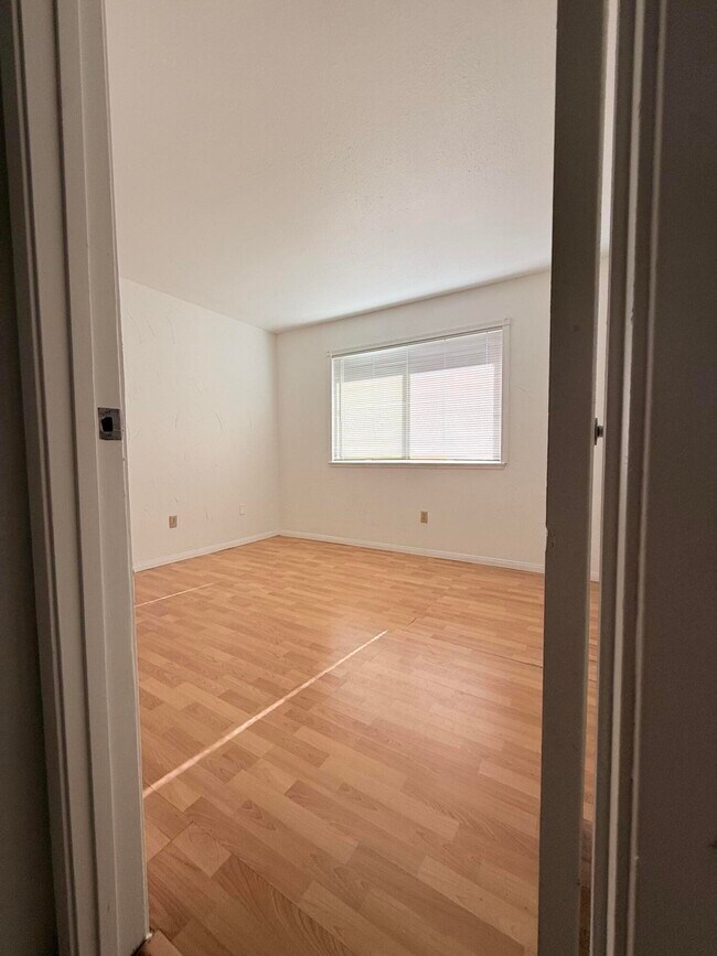 Building Photo - 72629 Edgehill Dr