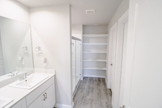 Building Photo - "Charming 3-Bed, 2-Bath Oasis in Lubbock – Spacious 1,489 Sq Ft Haven!"