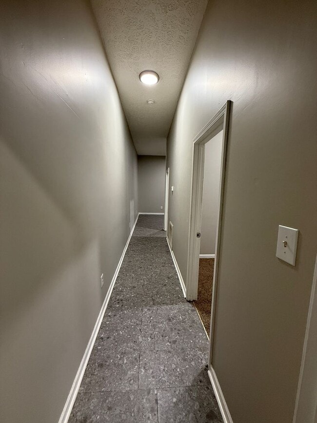 Building Photo - 3-BED 1-BATH SINGLE FAMILY HOME