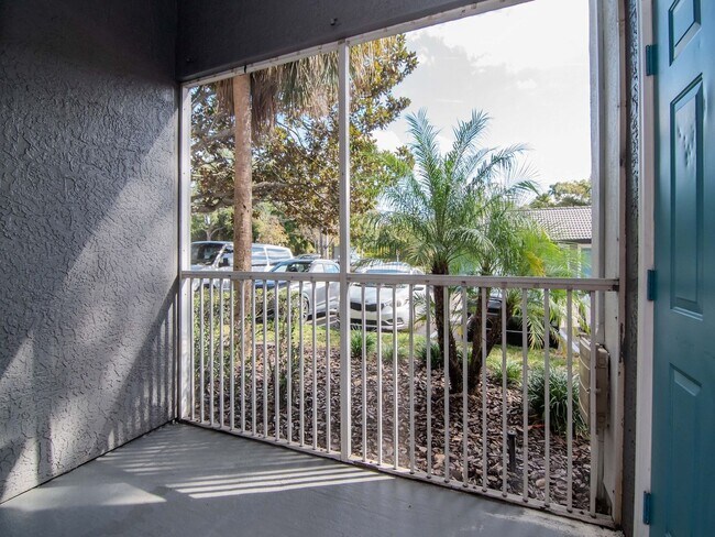 Building Photo - Ground Floor 2 Bedroom 1 Bathroom in Riverview, FL - Walk to Riverview Theater