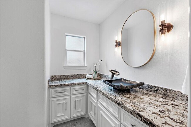 Building Photo - 2414 Avalon Pl