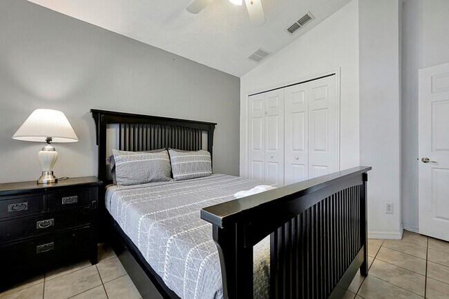 Building Photo - 112 Paloma Dr