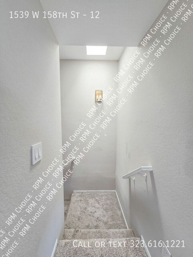 Building Photo - 1539 W 158th St