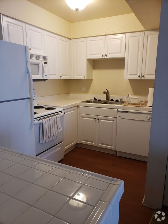 Building Photo - Great Roommate Opportunity near SDSU!