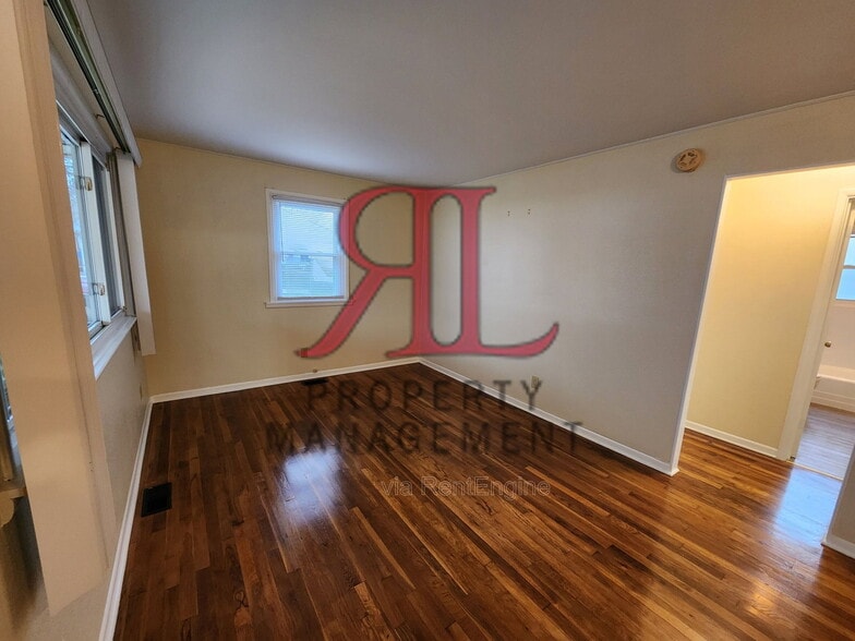 Building Photo - 2436 Charlemagne St