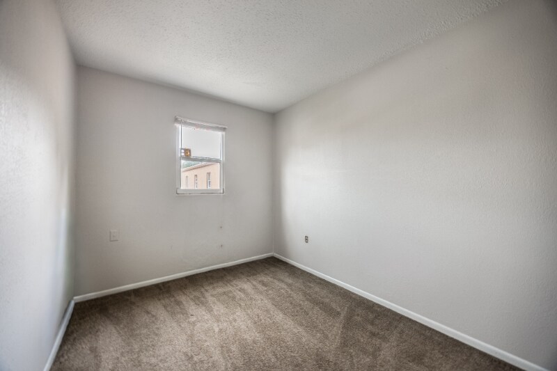 Building Photo - 914 SW 8th Ave