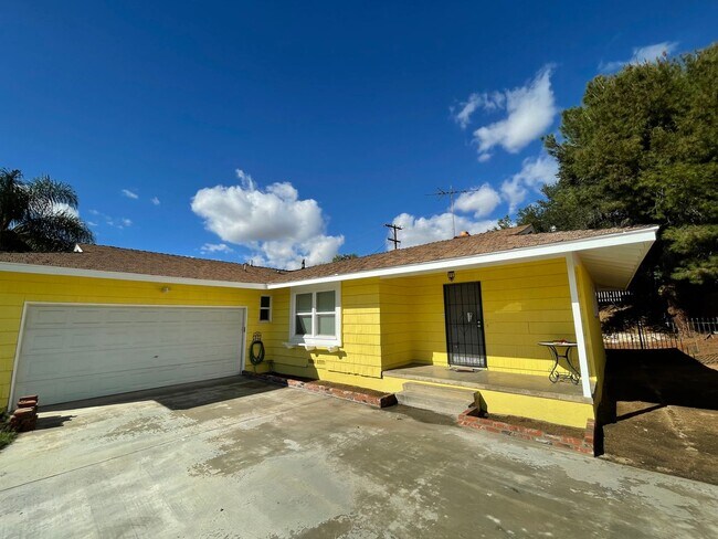 Building Photo - Updated Four Bedroom home in Riverside $3,150