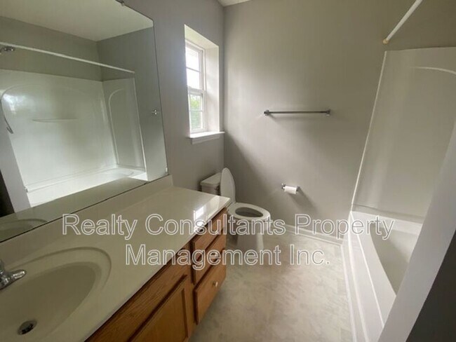 Building Photo - 96 Tannenbaum Cir