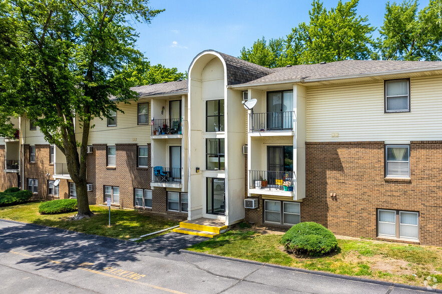 Primary Photo - Belmont Park Apartments