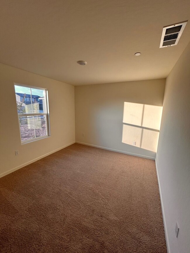 Building Photo - Brand NEW home for rent in Tulare