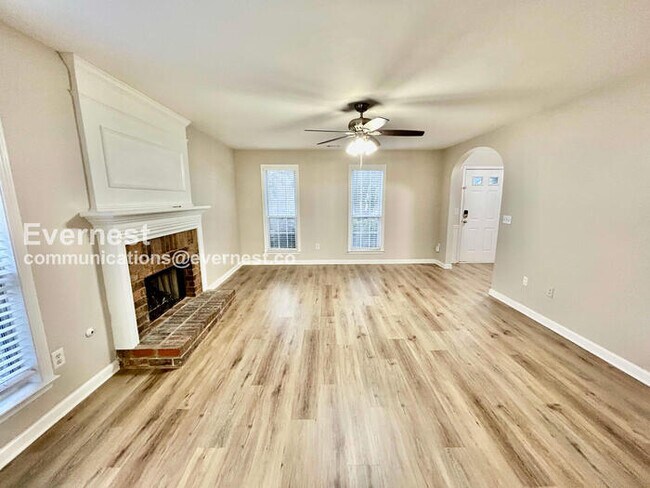 Building Photo - Limited Time Special Offer / 4 Bed, 2.5 Bath Home with Garage / Pet-Friendly / Vouchers Accepted ...