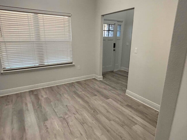 Building Photo - 5747 Periwinkle Ln