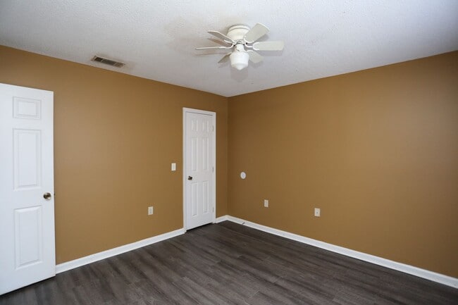 Building Photo - 2 Bedroom at Stadium Walk