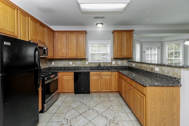 Building Photo - 2001 Creek Pointe Way