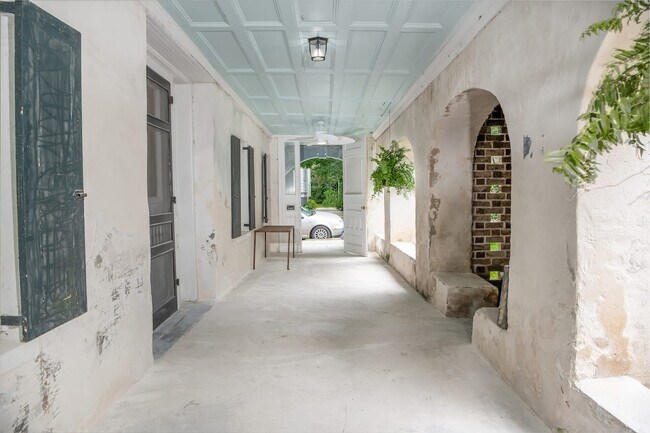 Building Photo - 63 Smith St