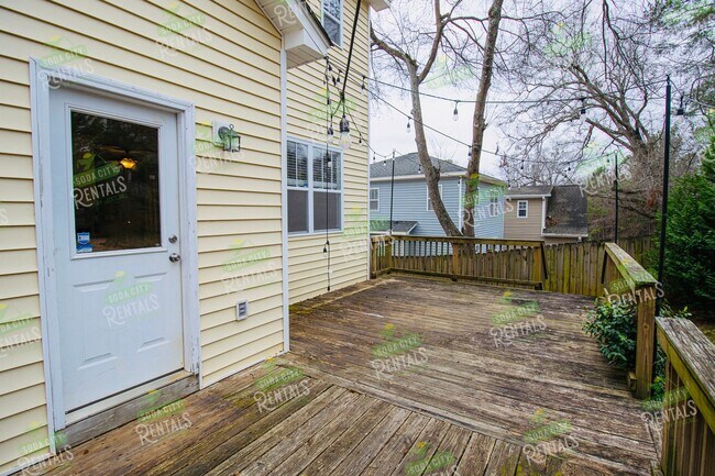 Building Photo - Pre-Lease for July 15 2026- 3 Bedroom, 2.5...