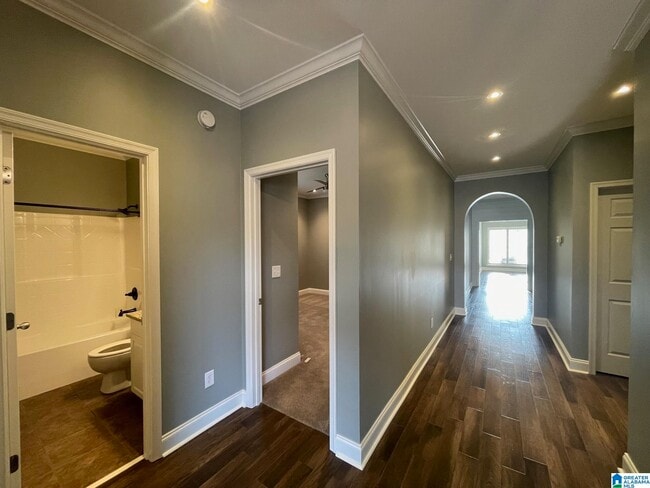 Building Photo - 295 Creekside Ln