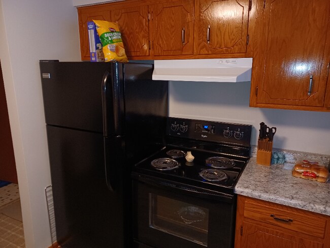 Building Photo - 320 Cypress St N