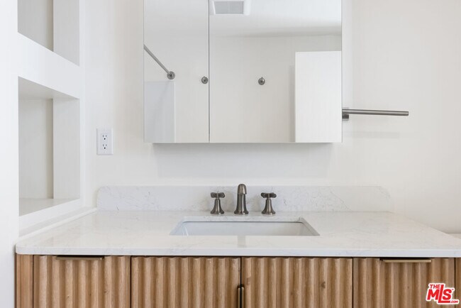 Building Photo - 8561 Belmont St