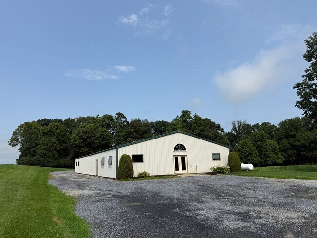 Building Photo - 1695 Louser Rd