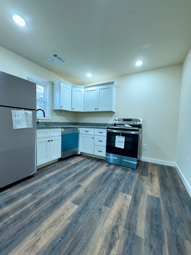 Building Photo - Simonds Road Duplex