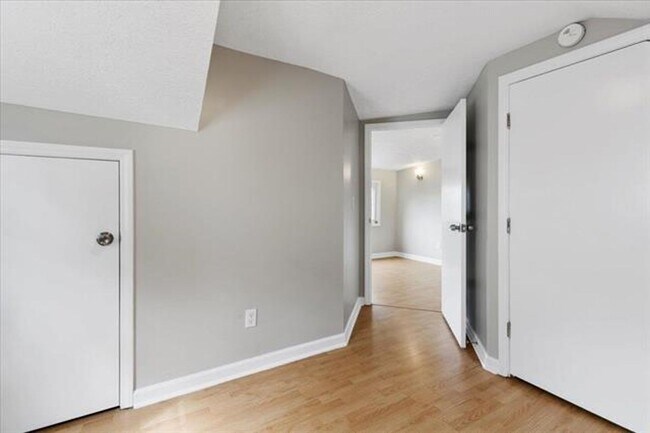 Building Photo - Radford, 3 BR / 2 BA, Available NOW