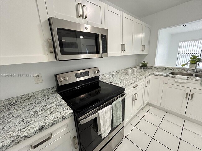 Building Photo - 15332 SW 72nd St