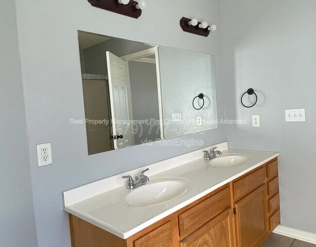 Building Photo - 320 Beasley Dr