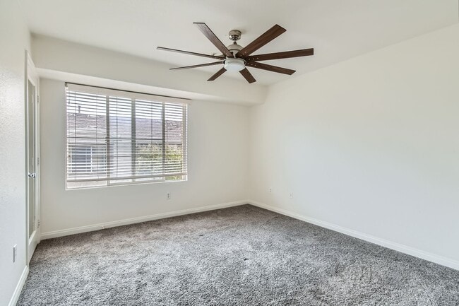 Building Photo - Stylish 3BR Townhome in Prime Central SD –...