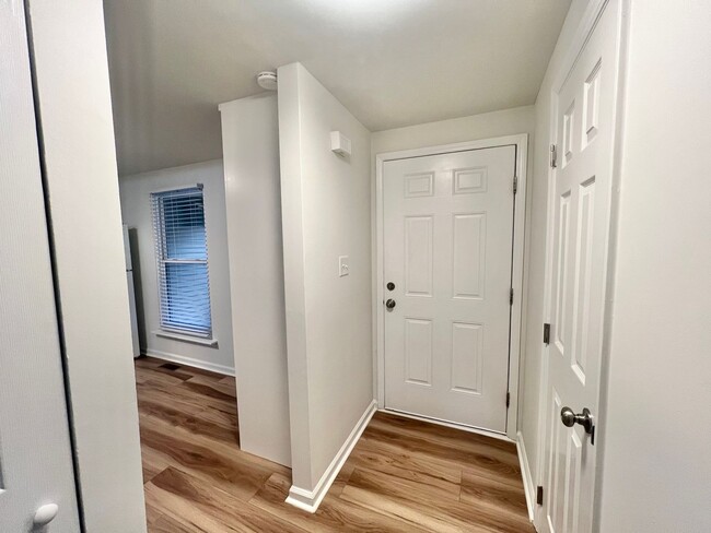 Building Photo - Newly Remodeled 3BD, 3.5BA Raleigh Townhom...