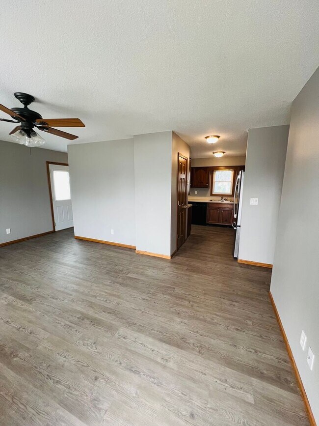 Building Photo - 3 Bedroom Home w/ Garage in Marion, IA